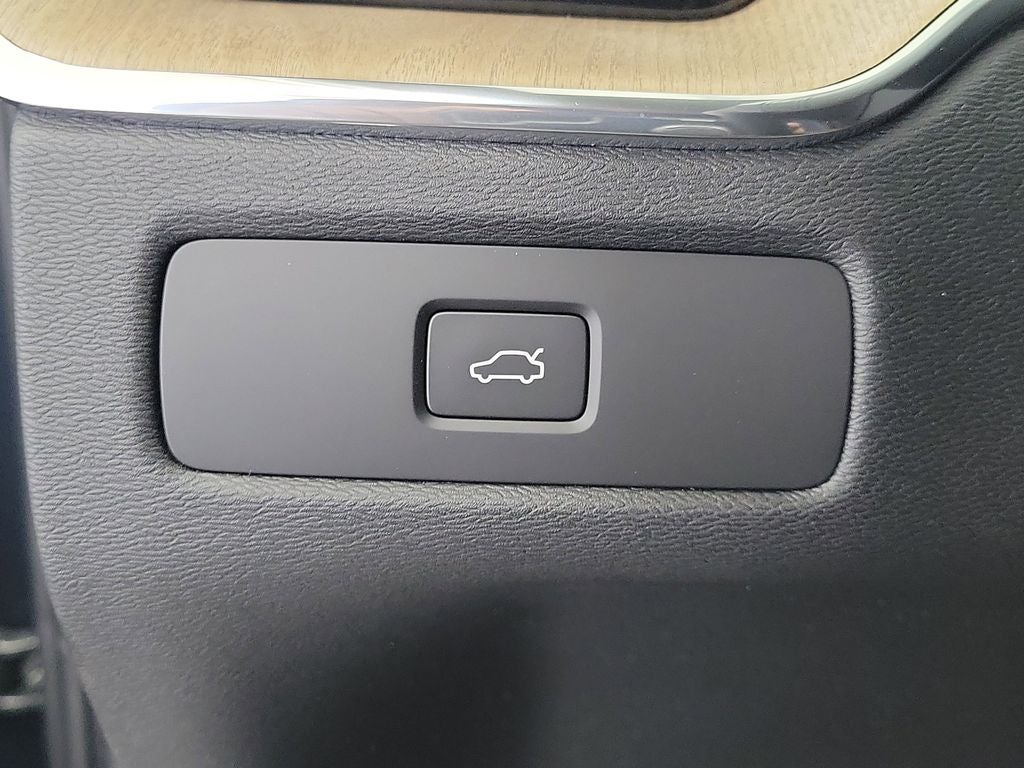 2026 Volvo XC60 B5 Core