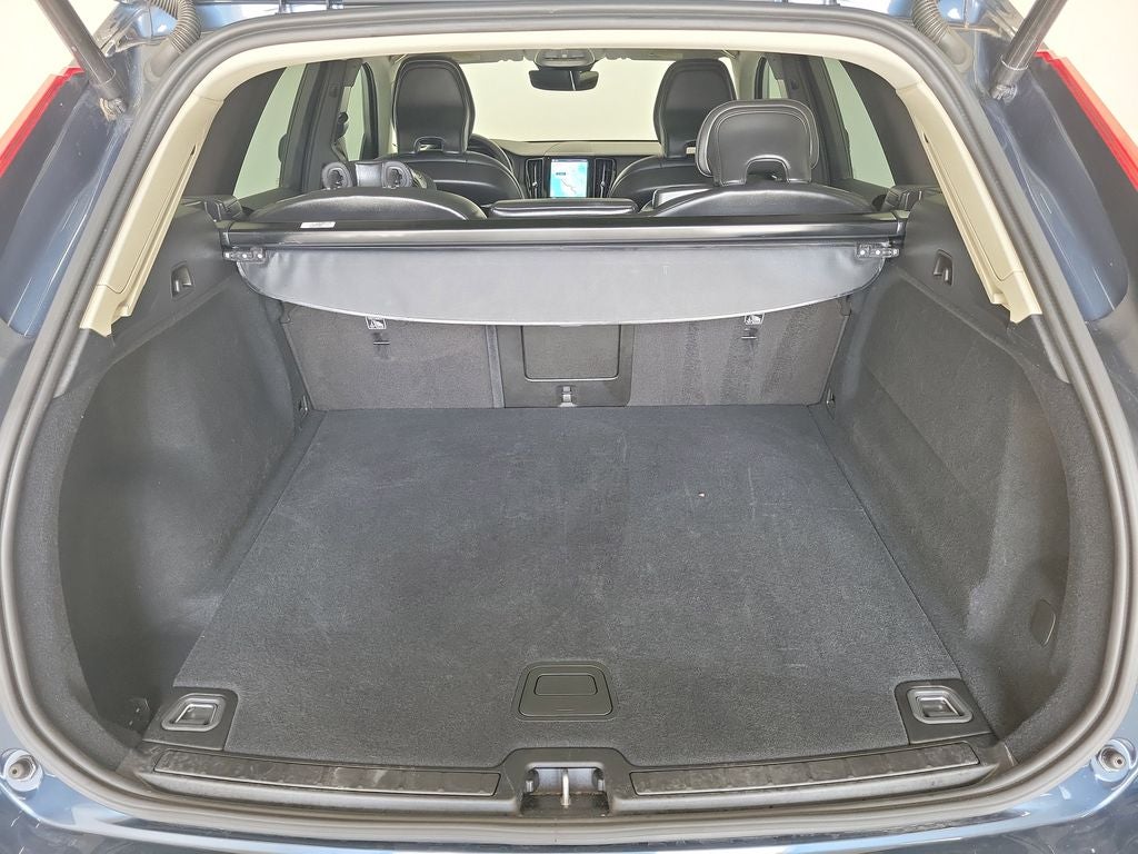 2025 Volvo XC60 B5 Core