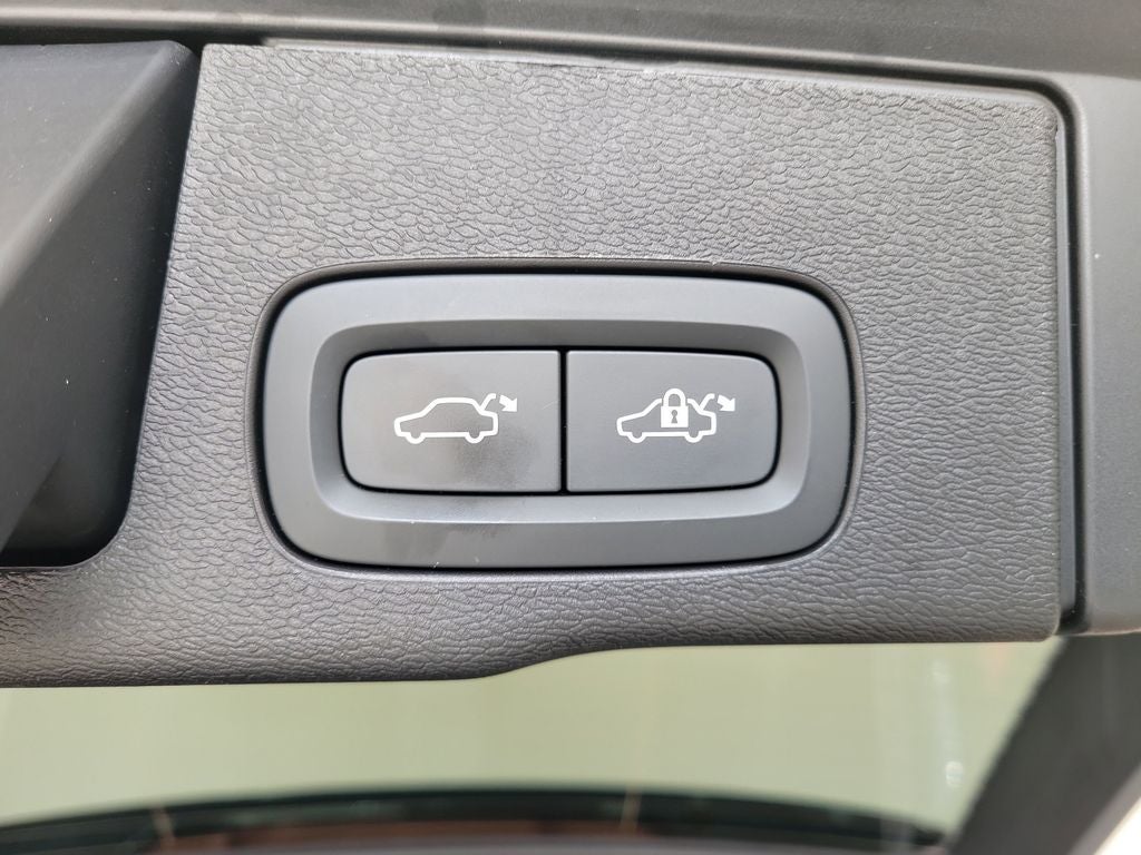 2025 Volvo XC60 B5 Core