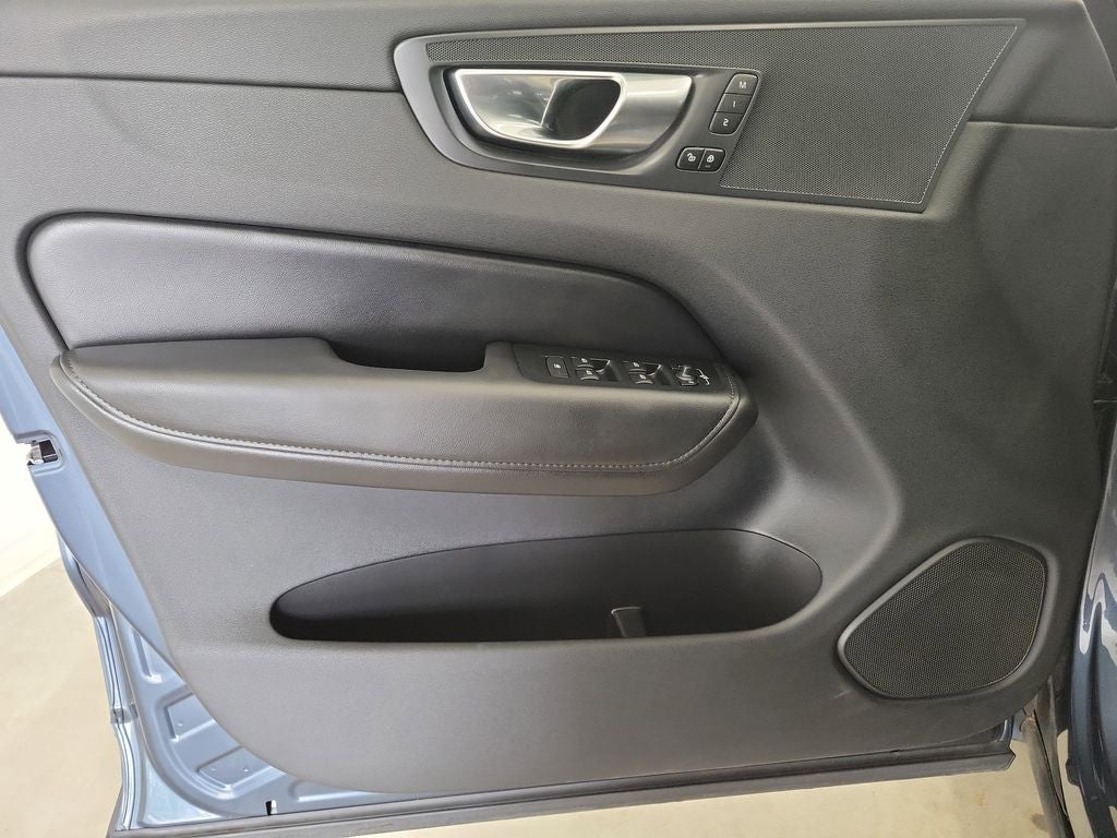 2025 Volvo XC60 B5 Core