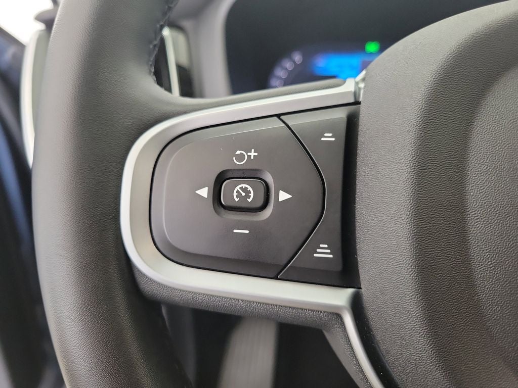 2025 Volvo XC60 B5 Core