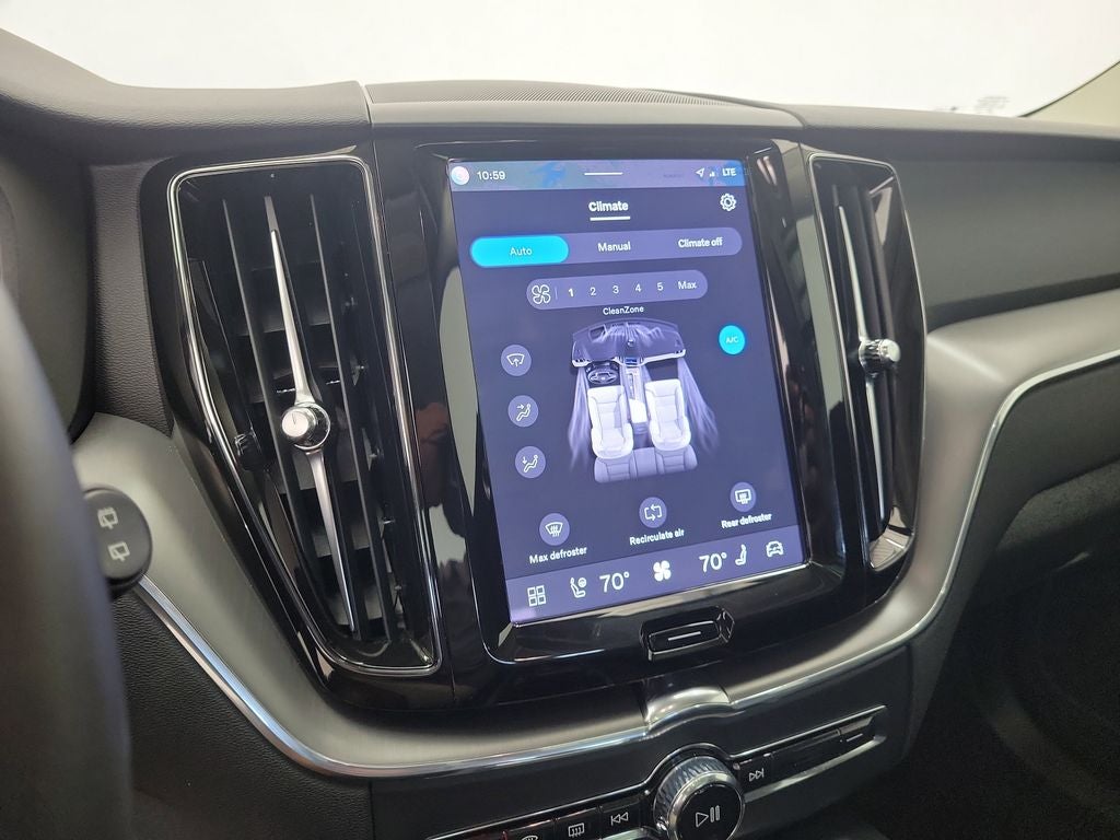 2025 Volvo XC60 B5 Core