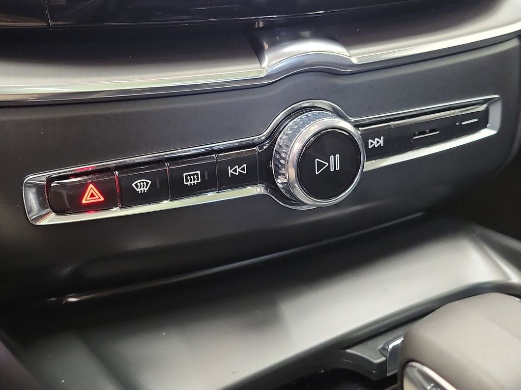 2025 Volvo XC60 B5 Core