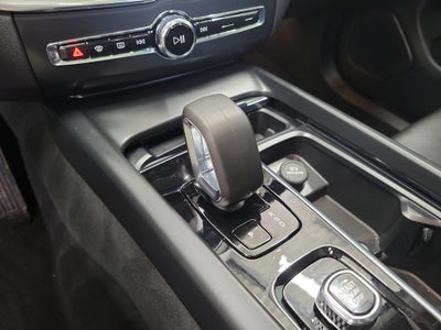 2025 Volvo XC60 B5 Core