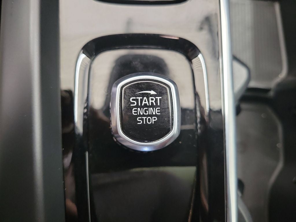 2025 Volvo XC60 B5 Core