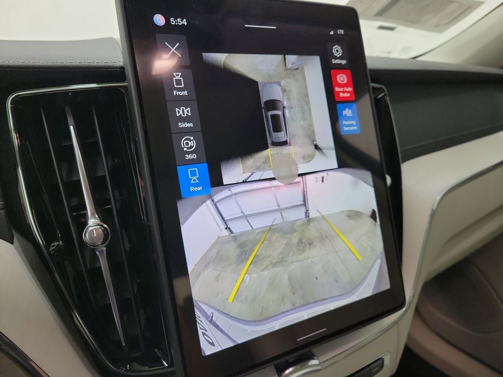 2026 Volvo XC60 B5 Ultra