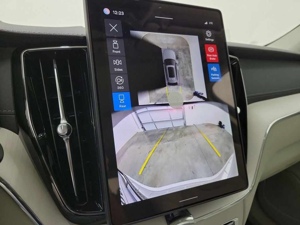 2026 Volvo XC60 B5 Ultra