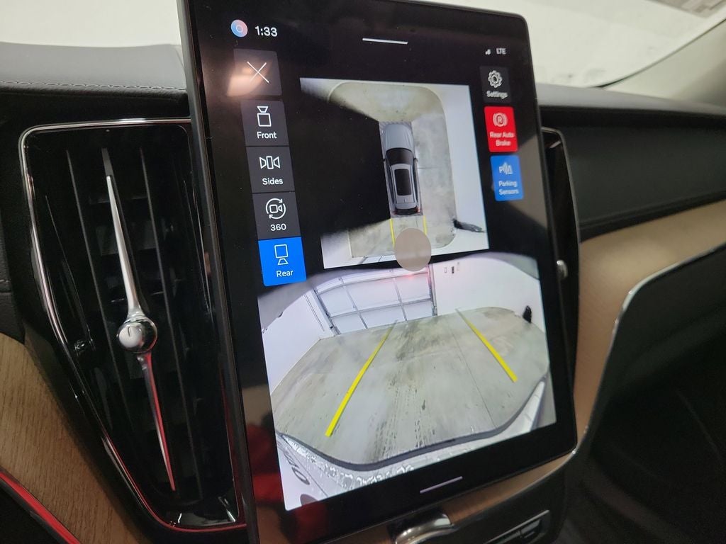 2026 Volvo XC60 B5 Ultra