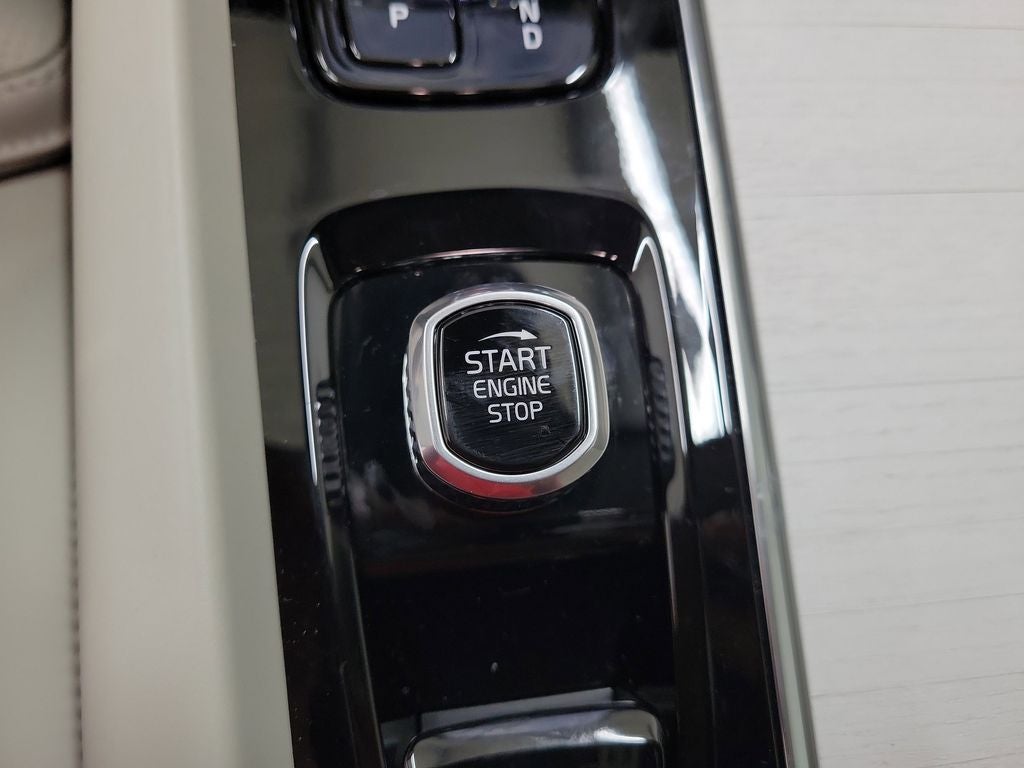 2026 Volvo XC60 B5 Ultra