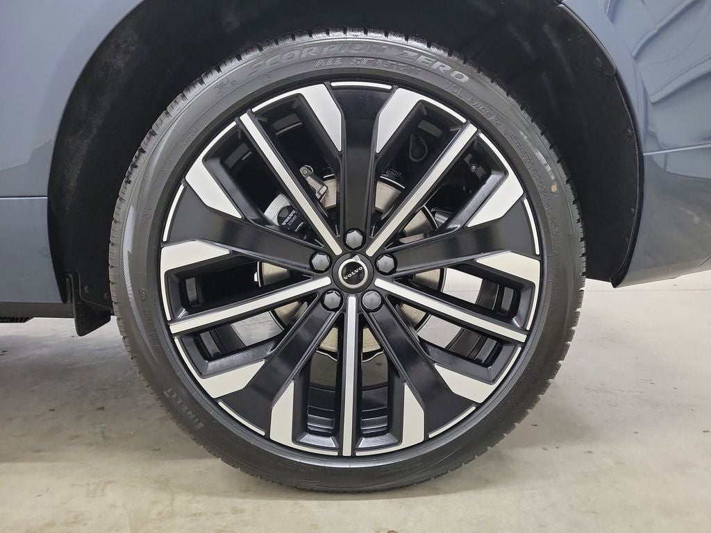 2026 Volvo XC60 B5 Ultra