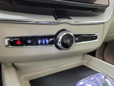 2026 Volvo XC60 B5 Ultra