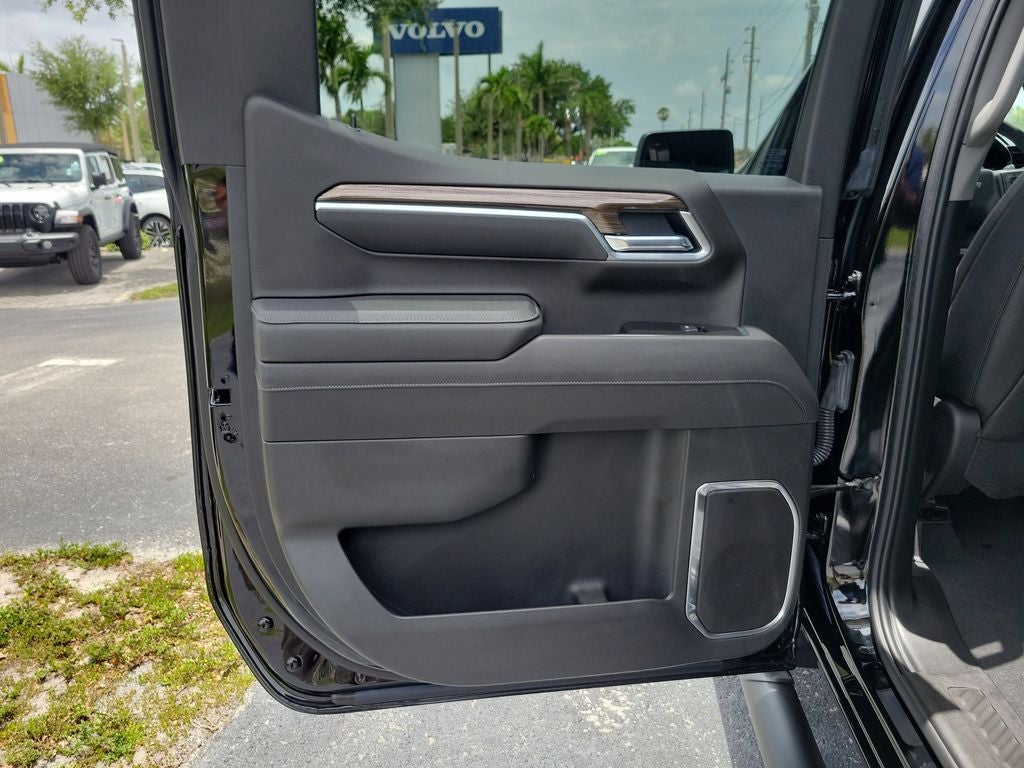 2025 Chevrolet Silverado RST