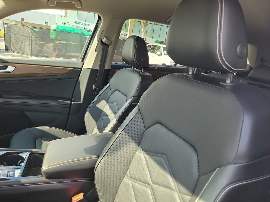 2025 Volkswagen Atlas 2.0T SE w/Technology