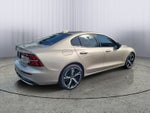 2024 Volvo S60 Core Dark Theme