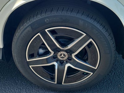 2025 Mercedes-Benz GLC 300