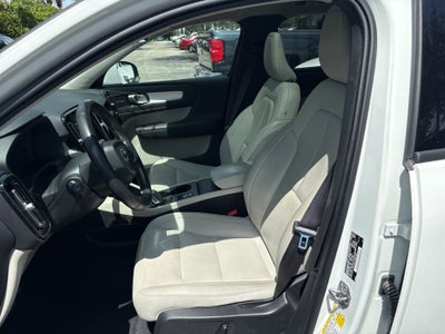 2019 Volvo XC40 Momentum