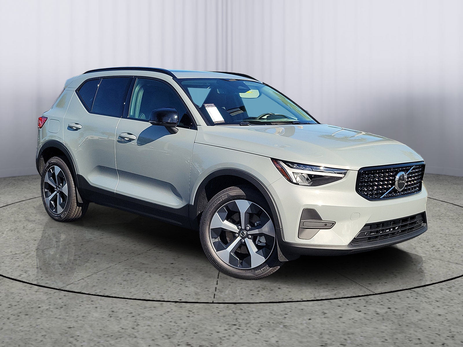 2026 Volvo XC40 Core