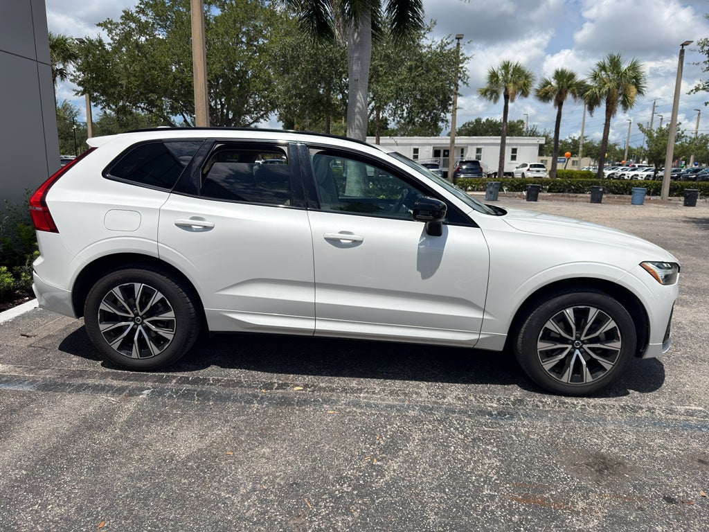 2024 Volvo XC60 Core Dark Theme