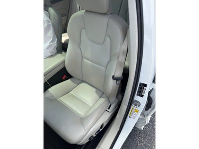 2024 Volvo XC60 Core Dark Theme
