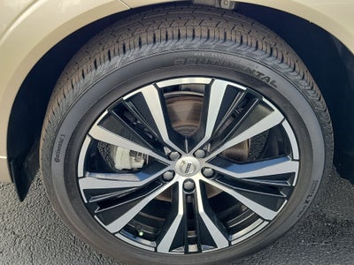 2024 Volvo XC60 Plus Dark Theme