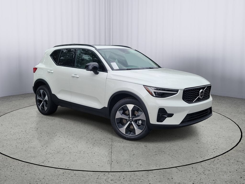 2026 Volvo XC40 Plus