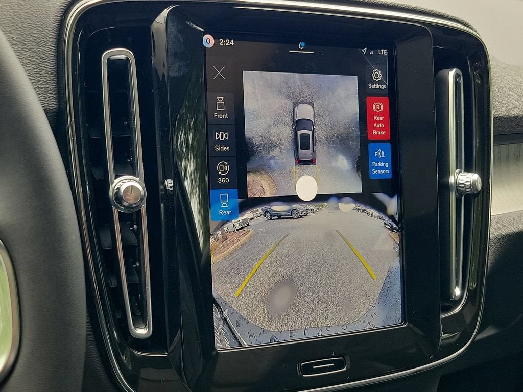 2026 Volvo XC40 Plus