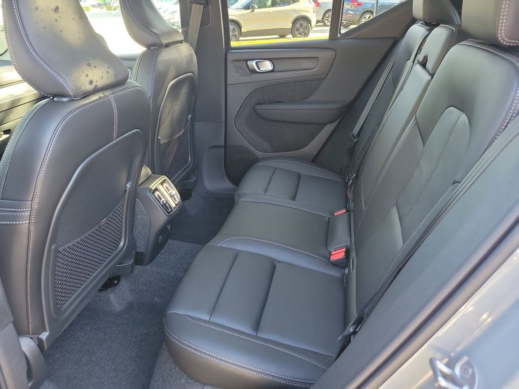 2026 Volvo XC40 Core
