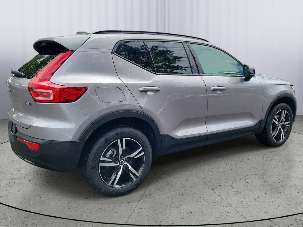 2026 Volvo XC40 Core