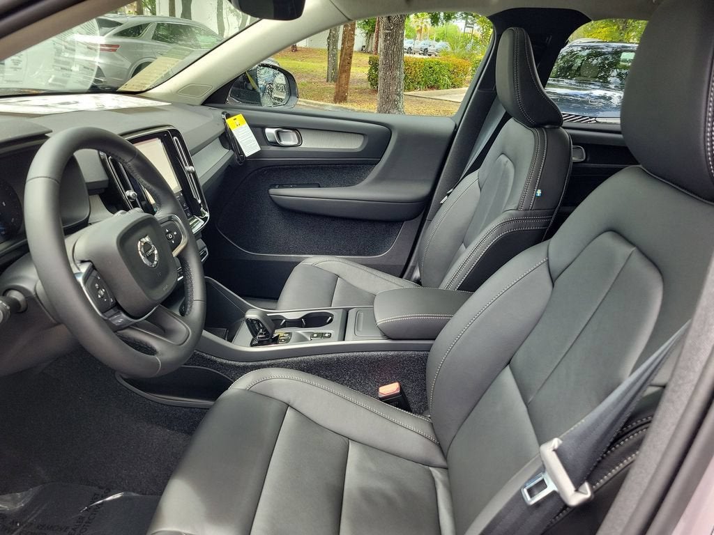 2026 Volvo XC40 Core