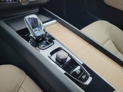 2026 Volvo XC60 Plus