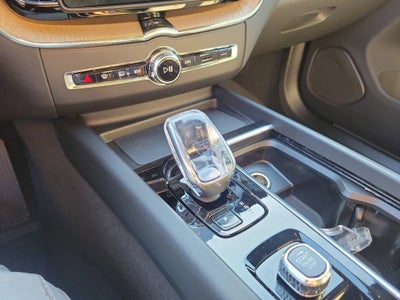 2026 Volvo XC60 Plus
