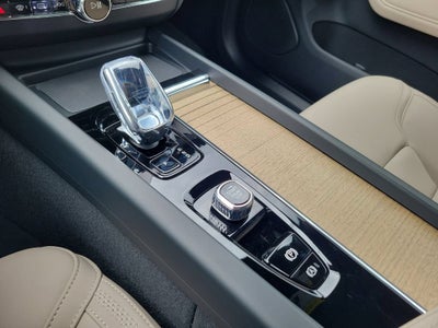 2026 Volvo XC60 Plus