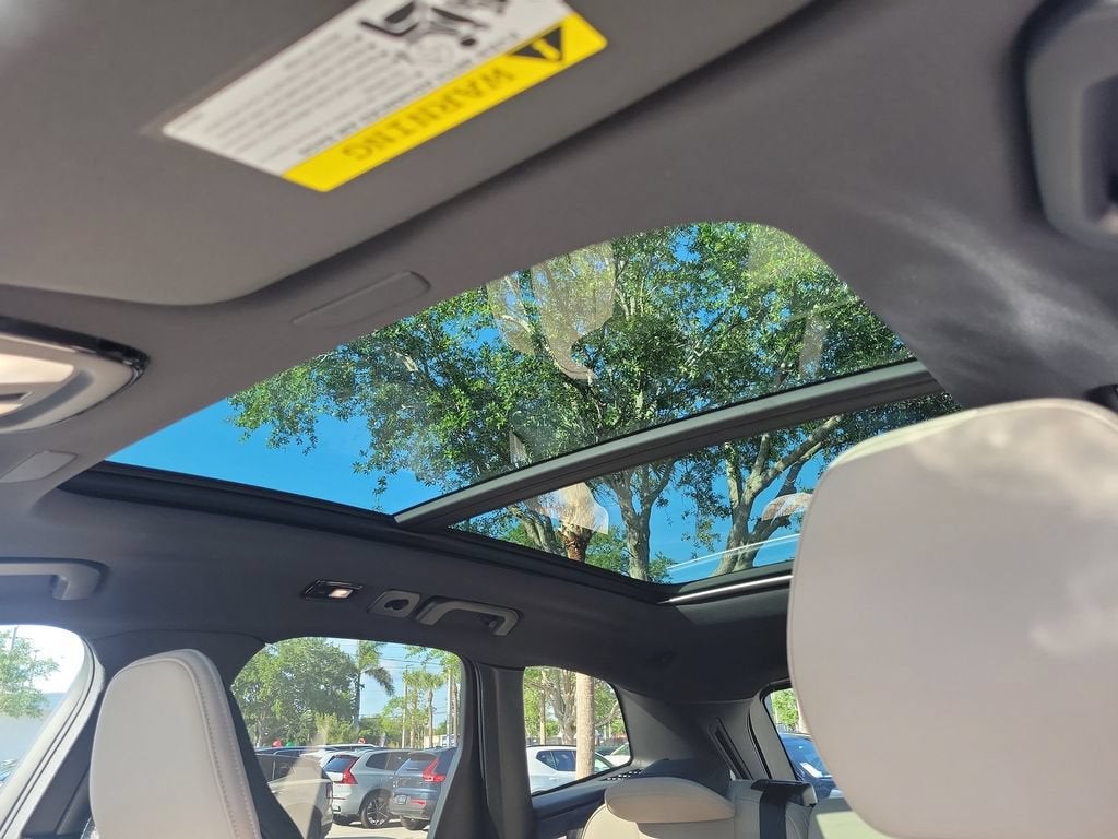 2026 Volvo XC60 Plus