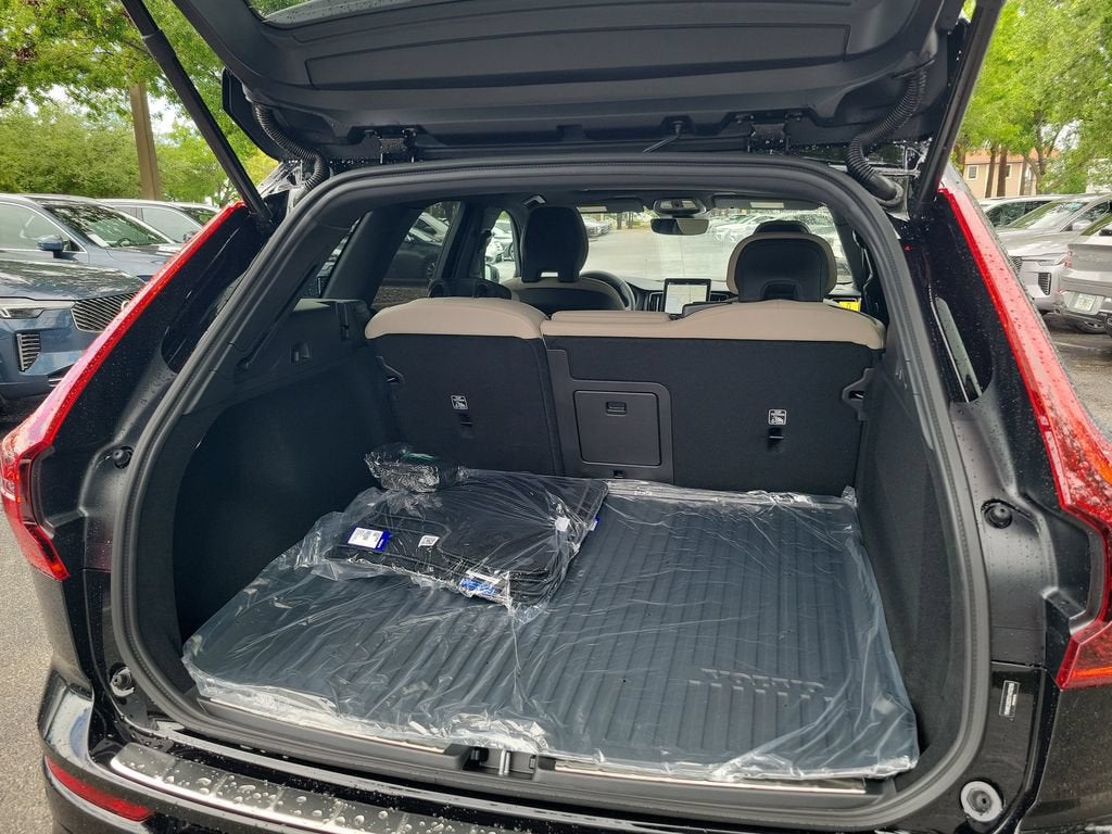 2026 Volvo XC60 Plus