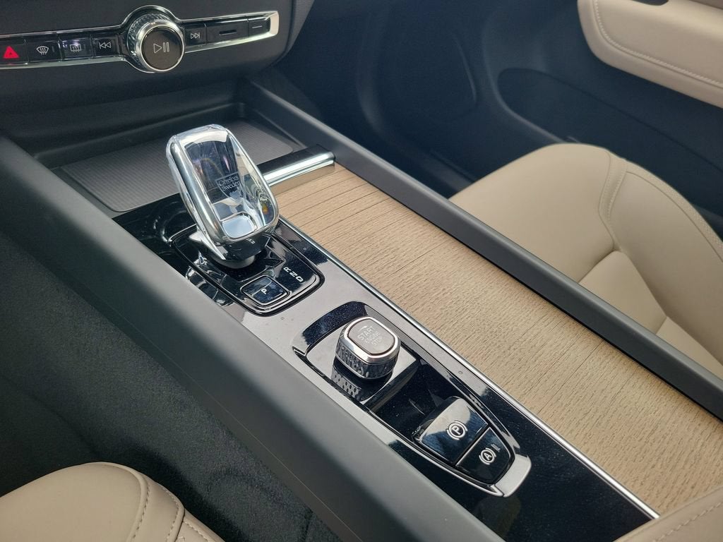 2026 Volvo XC60 Plus