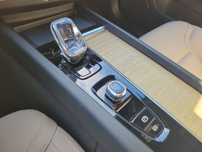 2026 Volvo XC60 Plus