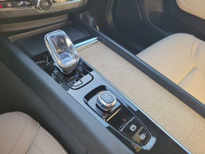 2026 Volvo XC60 Plus