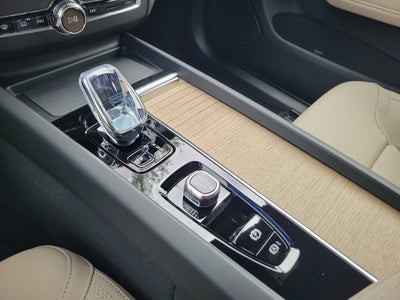 2026 Volvo XC60 Plus