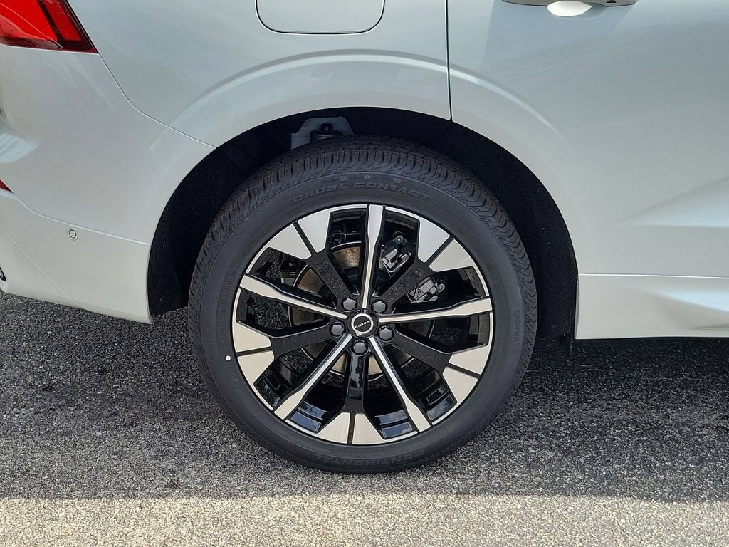 2026 Volvo XC60 Plus