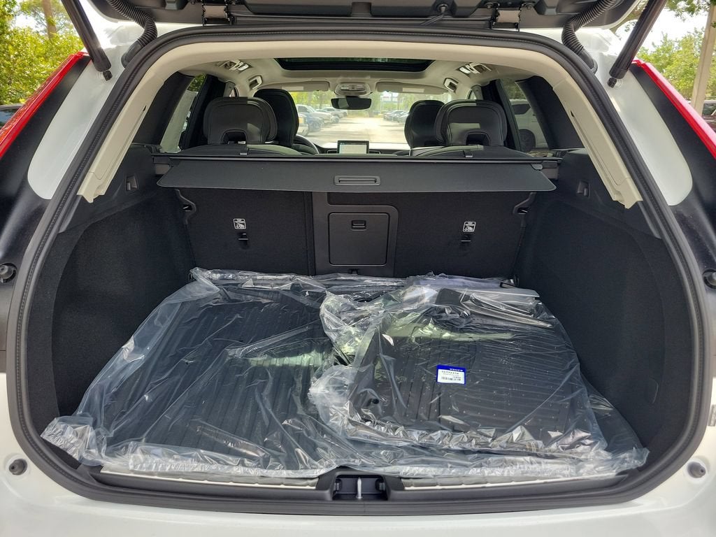 2026 Volvo XC60 Plus