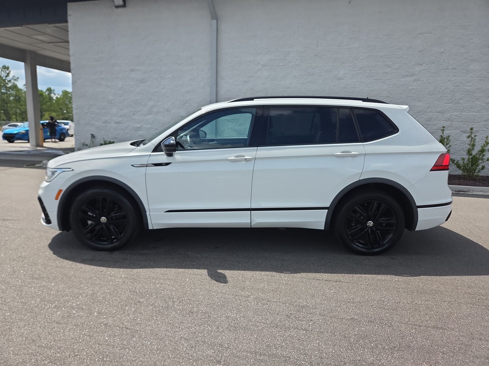 2022 Volkswagen Tiguan 2.0T SE R-Line Black