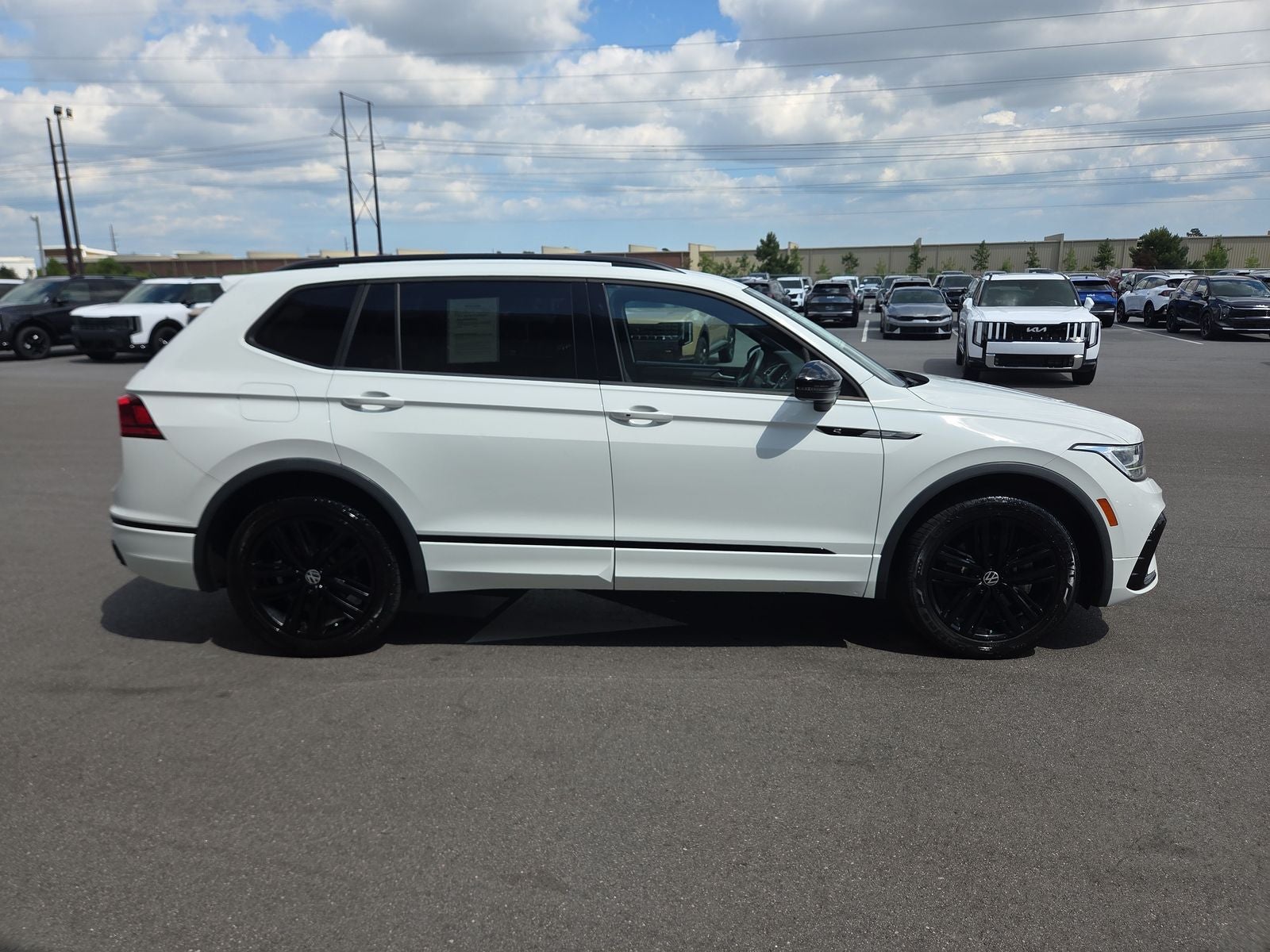 2022 Volkswagen Tiguan 2.0T SE R-Line Black