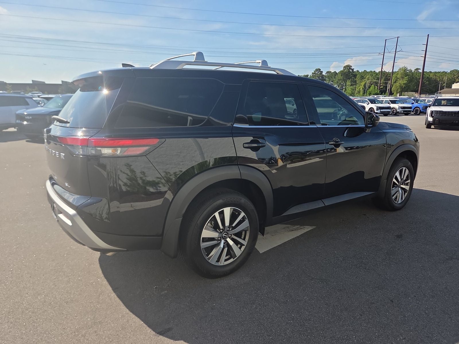 2025 Nissan Pathfinder SL