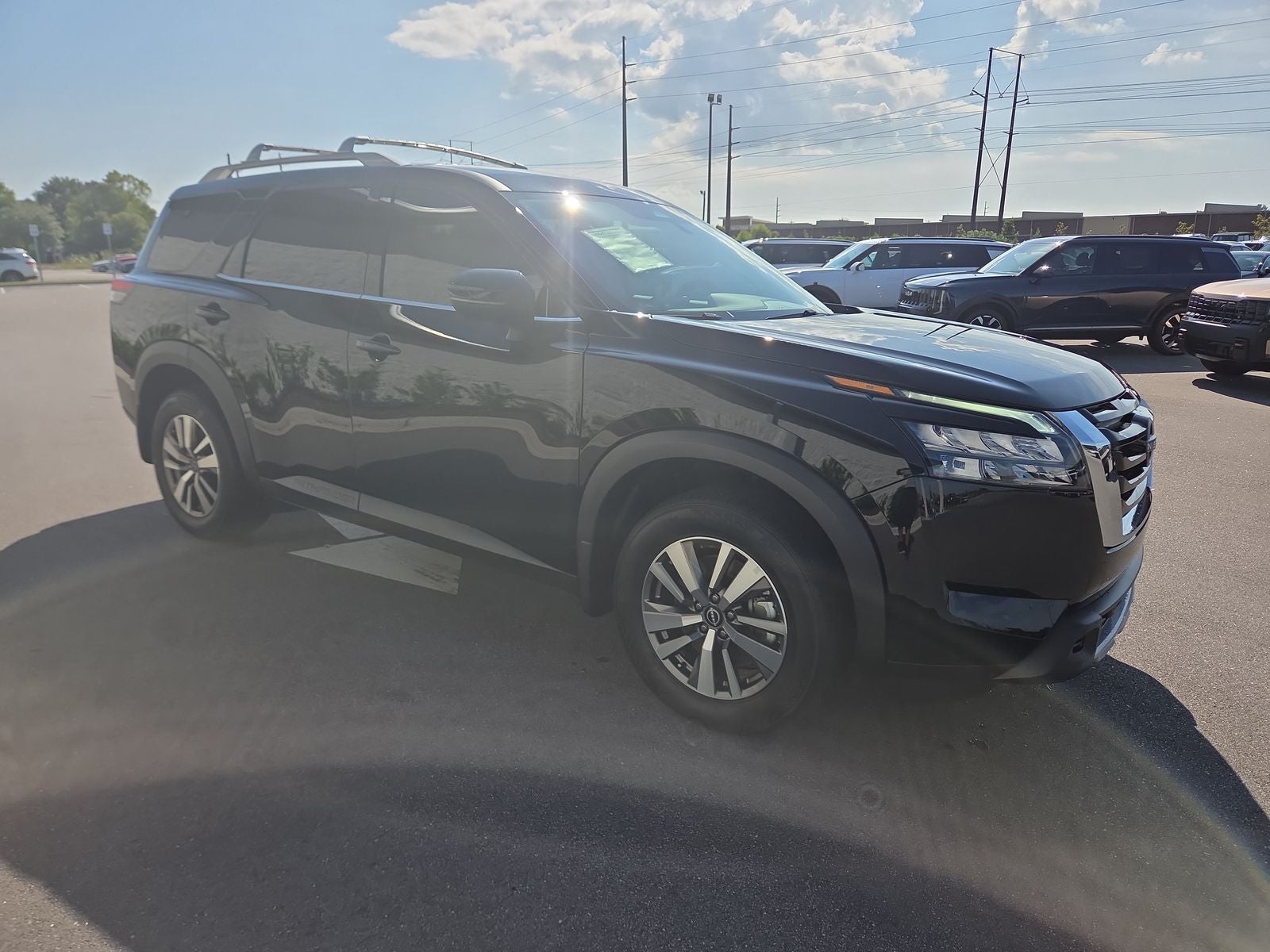 2025 Nissan Pathfinder SL