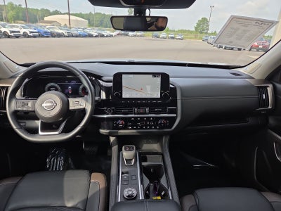 2024 Nissan Pathfinder Platinum