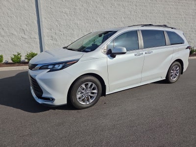2024 Toyota Sienna XLE 8 Passenger
