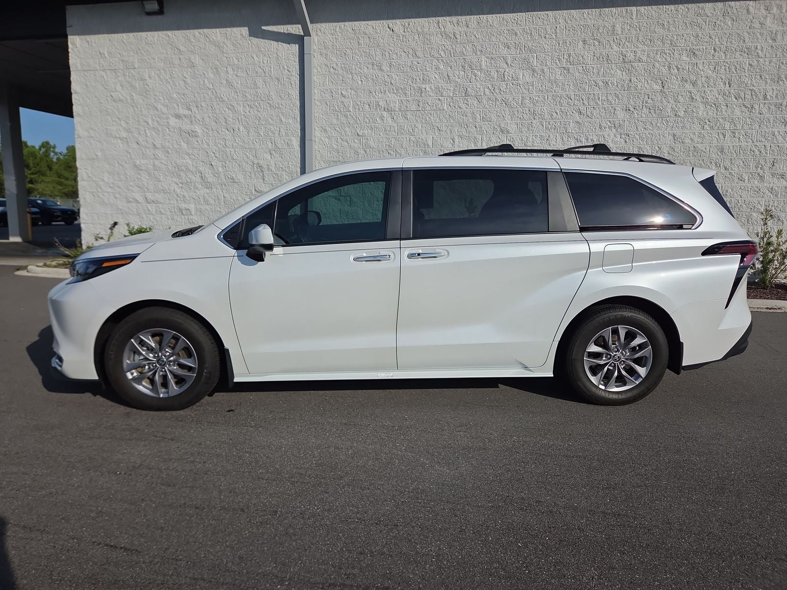 2024 Toyota Sienna XLE 8 Passenger