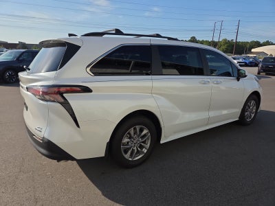 2024 Toyota Sienna XLE 8 Passenger