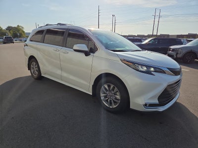 2024 Toyota Sienna XLE 8 Passenger