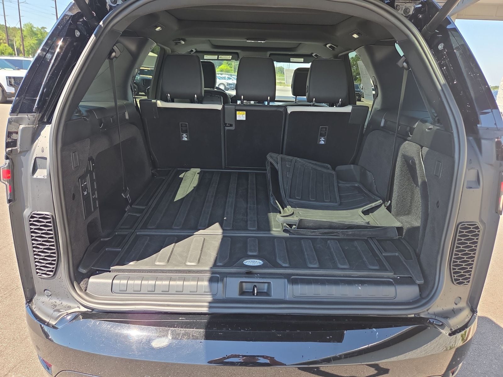 2023 Land Rover Discovery S R-Dynamic